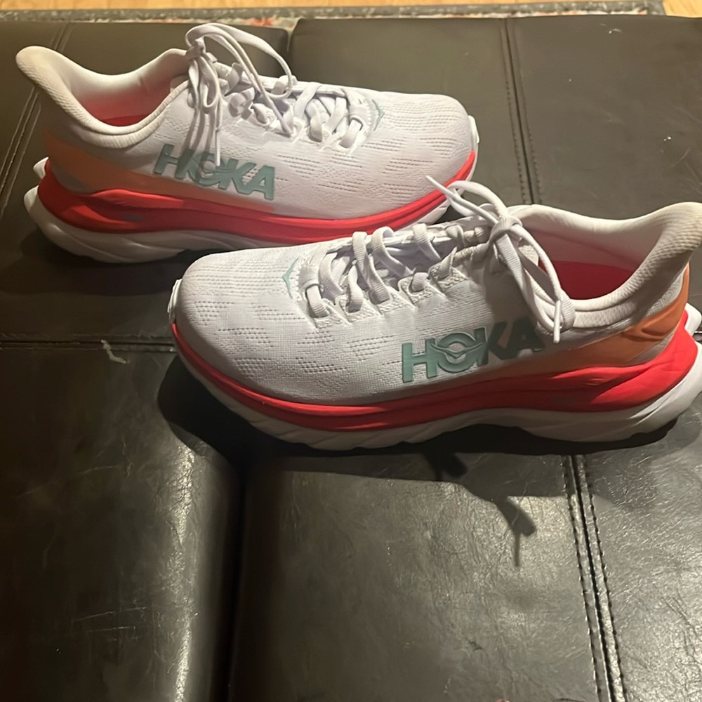 HOKA ONE ONE WOMENS MACH 4 WHITE FIESTA (used)(size 6B)